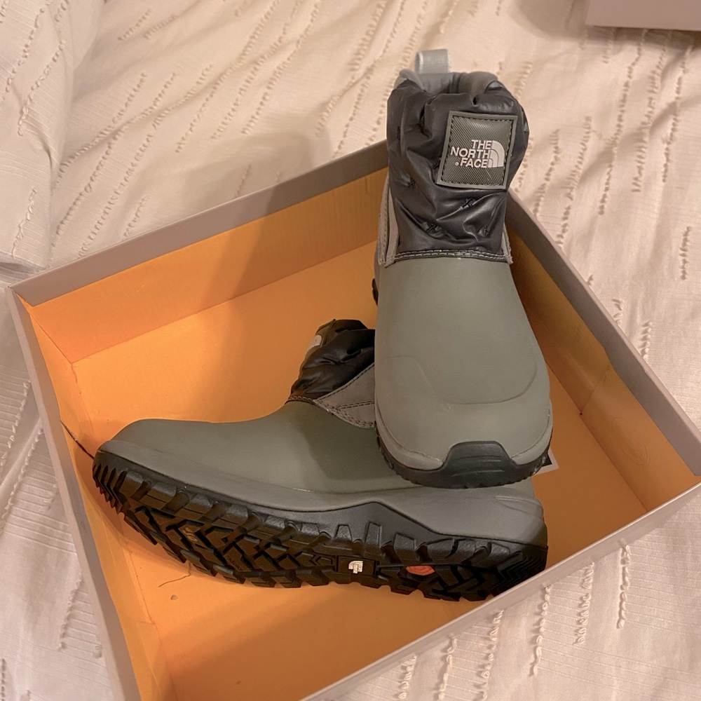 The north face snow boots 5.5